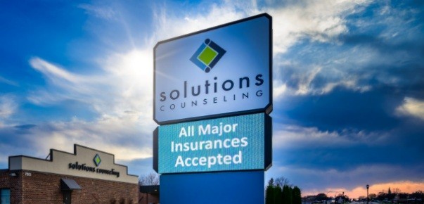 Choosing the Right Outdoor Signage for Your Business